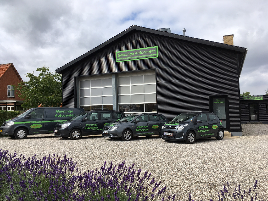 Gevninge Autocenters værksted og servicebiler