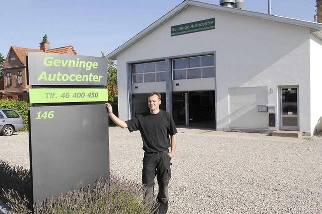 Hasse Albrechtsen foran Gevninge Autocenter